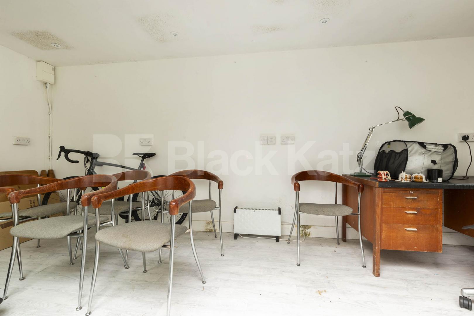 Stunning spacious two bed garden flat within a period house by Regents Park. Oval Road, Regents Park / Camden 